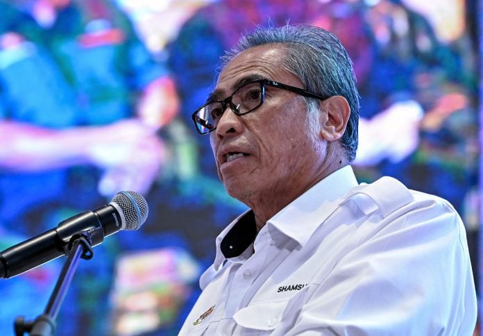 Pegawai kanan kementerian direhat serta-merta atas dakwaan salah laku