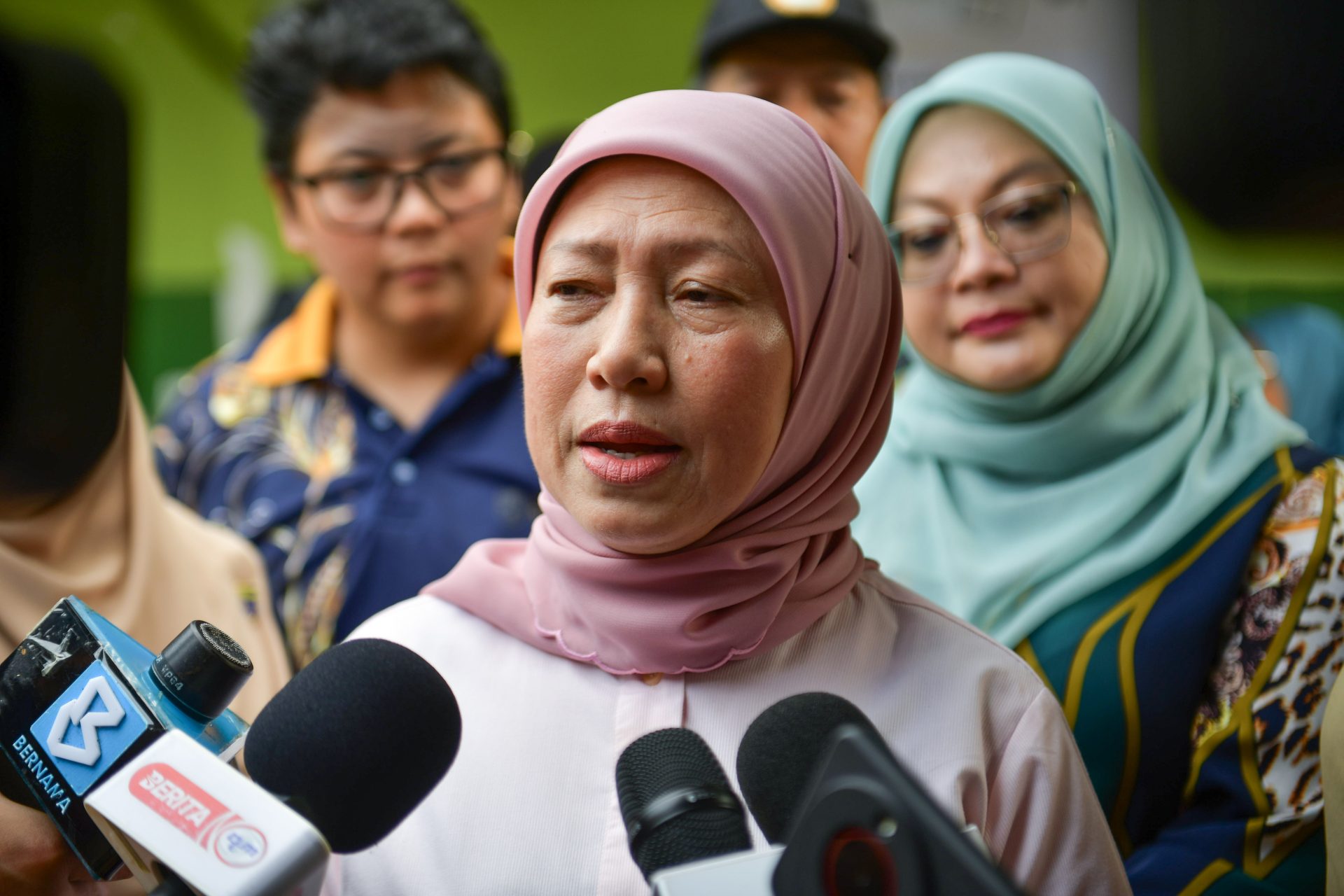 Warga emas buta ditemui tinggal bersama mayat anak ditempatkan di rumah kebajikan Warga emas buta ditemui tinggal bersama mayat anak ditempatkan di rumah kebajikan