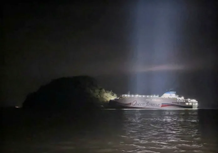 Feri bawa 267 orang terkandas di perairan barat daya Korea Selatan Feri bawa 267 orang terkandas di perairan barat daya Korea Selatan