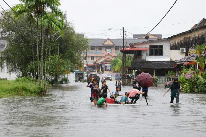 Flood evacuees surge across six states, Terengganu tops 10,000