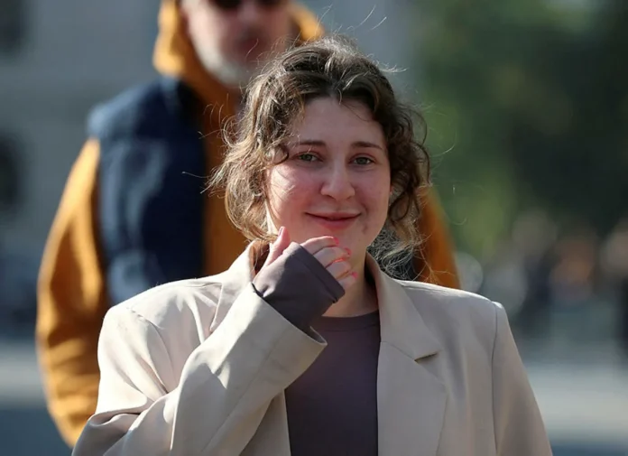 Georgia frees pregnant UK teenager who smuggled drugs from Thailand