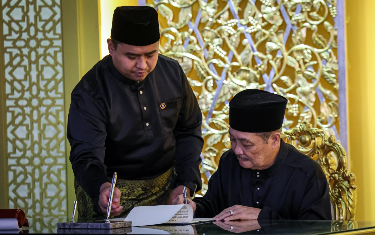 Hajiji_angkat_sumpah_sebagai_Ketua_Menteri_Sabah_penggal_kedua