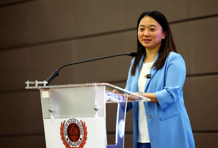 Hannah Yeoh puji jurulatih Rosman Razak atas kejayaan Pearly-Thinaah