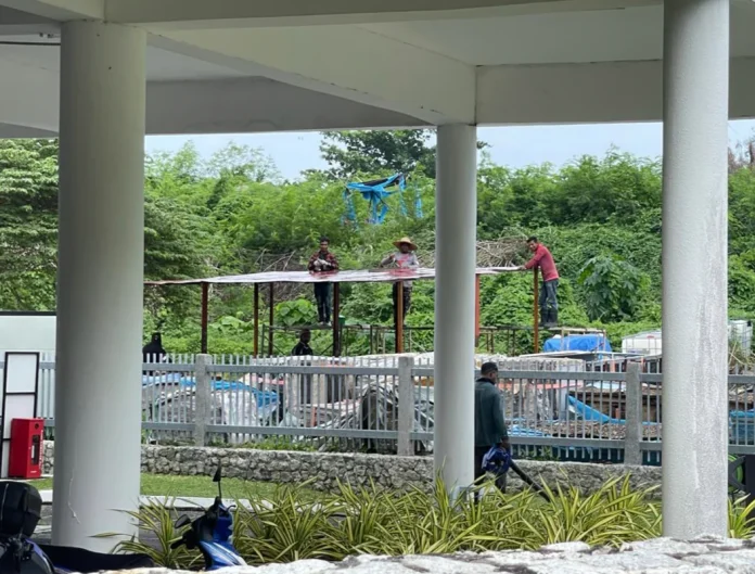 Sore Thumb construction continues in face of objections