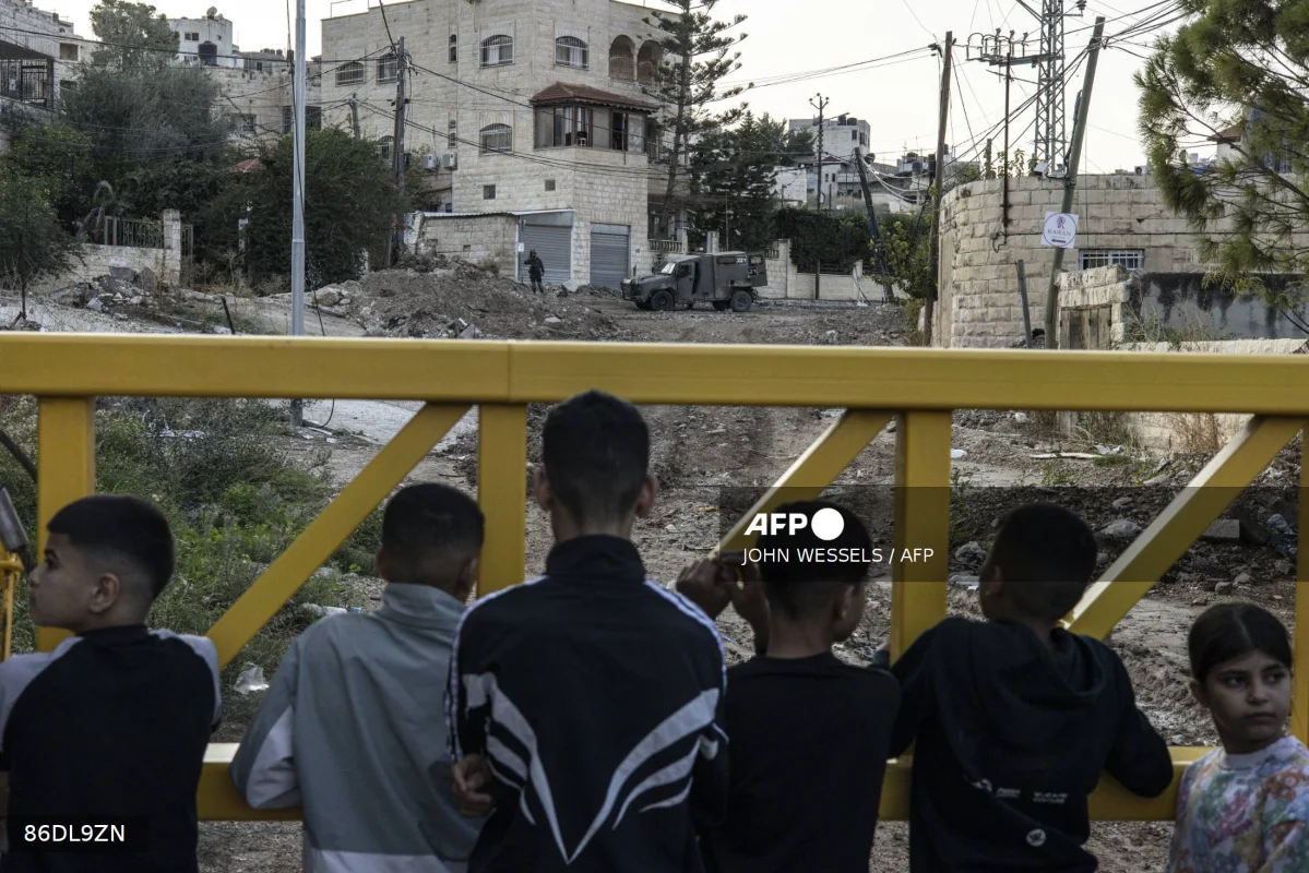 Israeli forces kill 2 Palestinians during surrender in West Bank