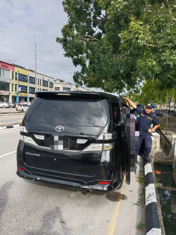 JPJ Melaka tahan Toyota Vellfire guna nombor plat Perodua Kancil