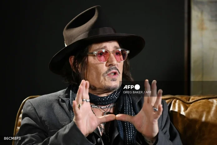 Johnny_Depp_describes_life_with_Vanessa_Paradis_as__bliss_ Johnny Depp describes life with Vanessa Paradis as 'bliss'