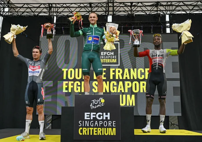 Jonathan Milan wins wet Tour de France Singapore Criterium