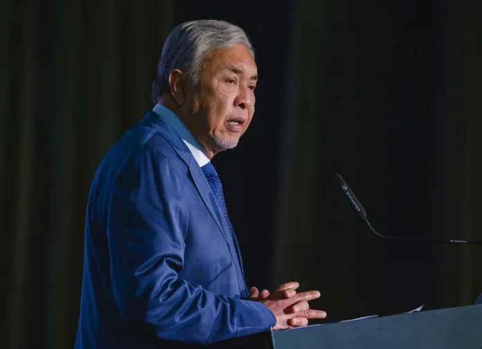 Ahmad Zahid extends birthday wishes to Perak Sultan