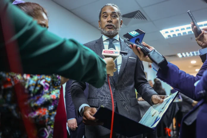 ‘Umno against parachuting leaders into constituencies’