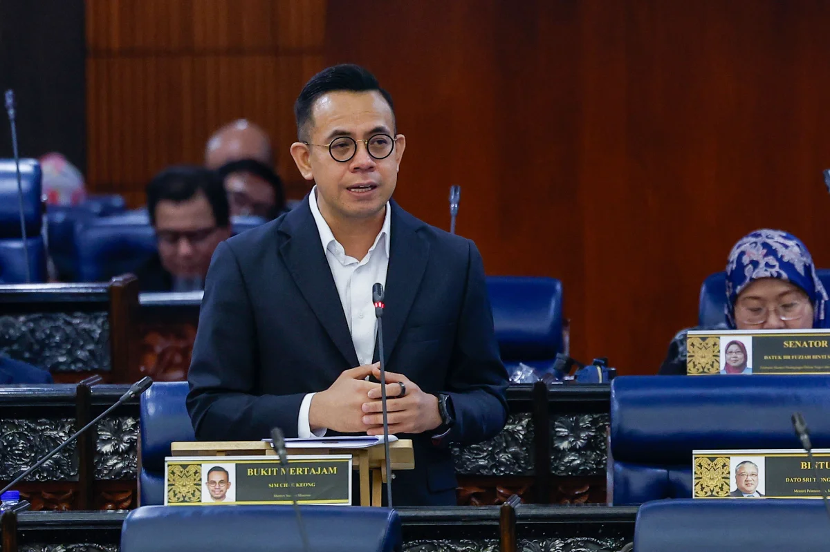 Steven Sim salur RM207,000 untuk naik taraf SMK Bukit Mertajam Steven Sim salur RM207,000 untuk naik taraf SMK Bukit Mertajam