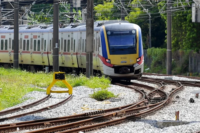 KTM Komuter Batu Tiga-Subang Jaya route disrupted by overhead line break