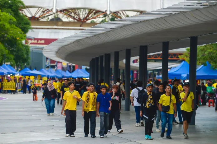 FAM slammed by fans at Bukit Jalil amid FIFA probe & scandal
