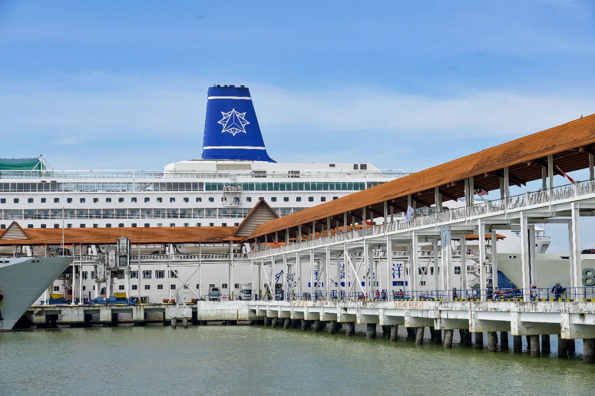 Kapal_mewah_MV_Piano_Land_tiba_di_Pelabuhan_Klang__tawar_11_pelayaran
