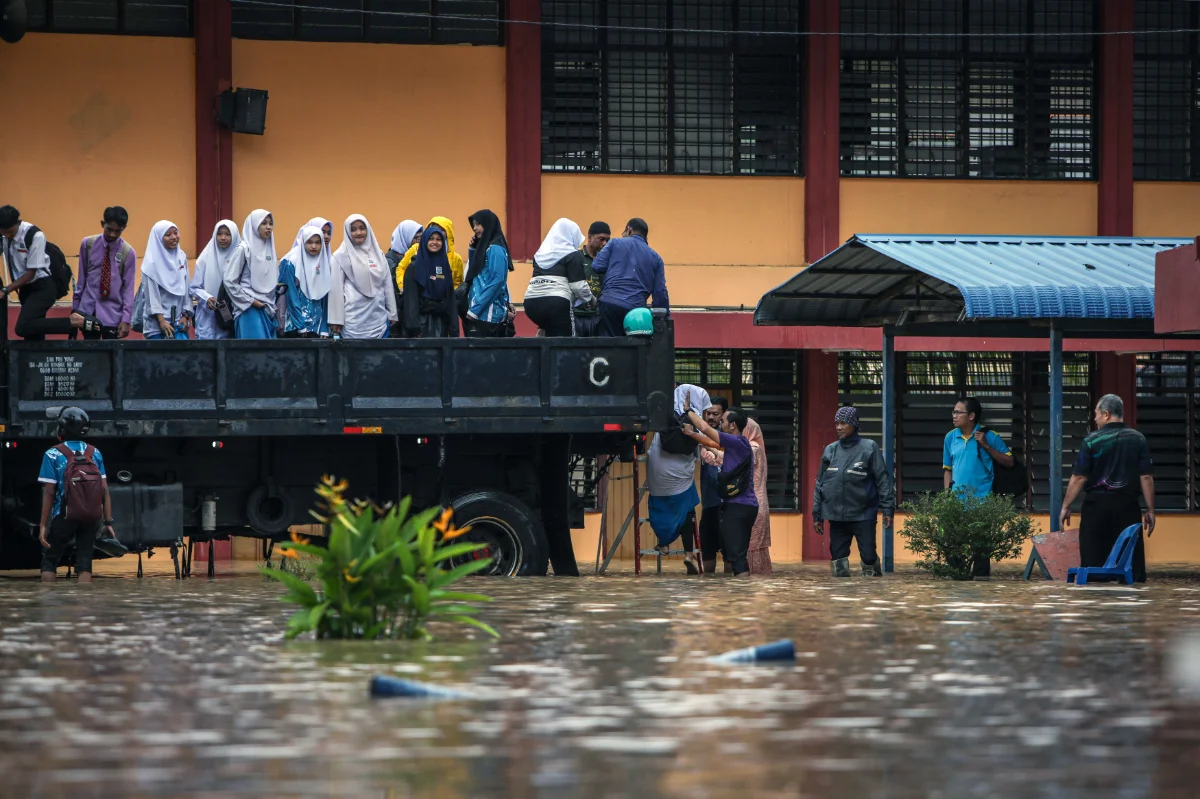 Keluarga_selamat_dari_banjir_Hat_Yai__anak_tangguh_SPM