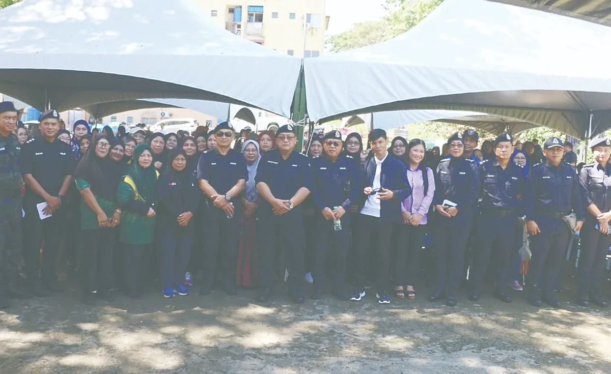 Lahad_Datu_police_strengthen_bonds_with_public (1) Lahad Datu police strengthen bonds with public
