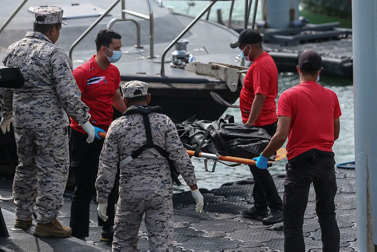 Lima mayat lagi ditemui dalam operasi carilamat bot karam di Langkawi Lima mayat lagi ditemui dalam operasi carilamat bot karam di Langkawi