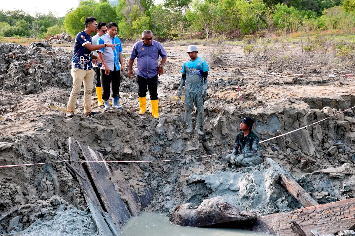 Melaka archaeological excavation continues with new ship and artefact finds Melaka archaeological excavation continues with new ship and artefact finds