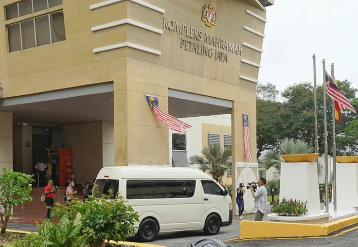 Kerajaan disaran kaji kenaikan gaji jurubahasa mahkamah