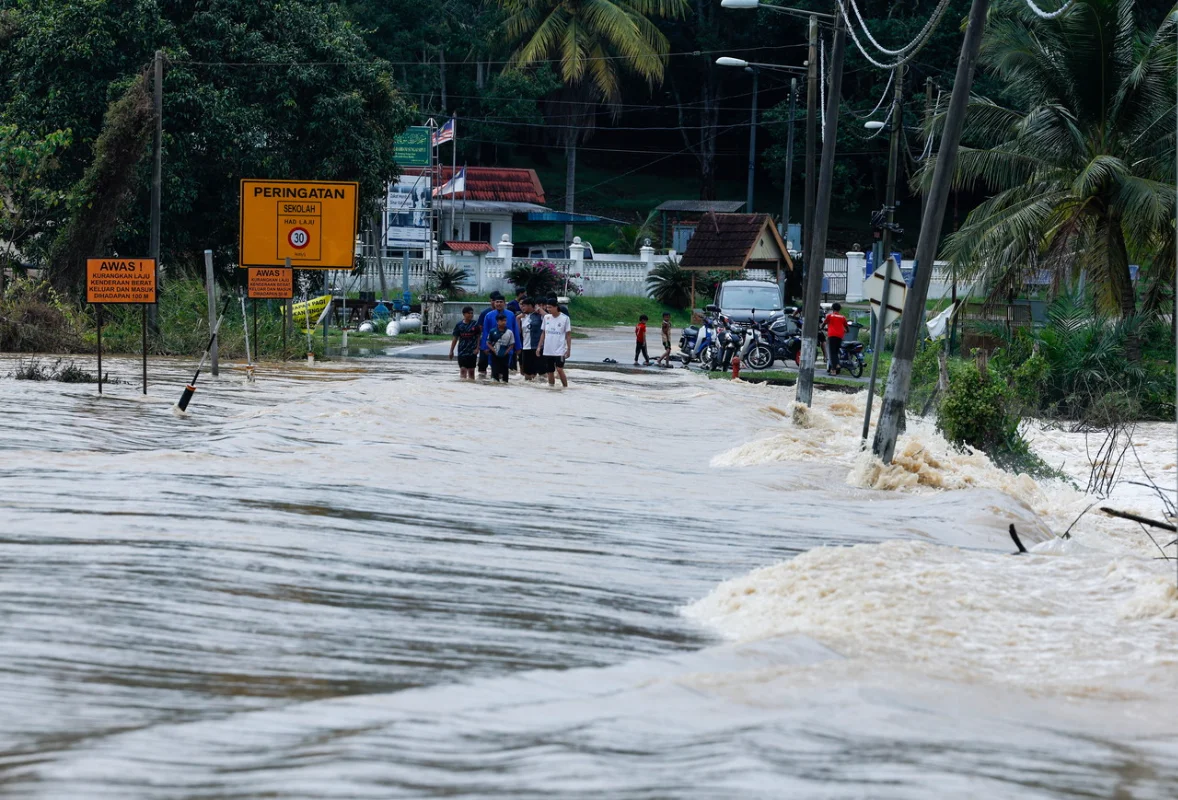 Malaysia_activates_disaster_control_centres_as_Tropical_Storm_Senyar_hits