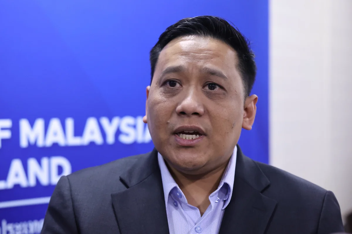 Malaysian_consulate_advises_postponing_travel_to_flooded_southern_Thailand Malaysian consulate advises postponing travel to flooded southern Thailand