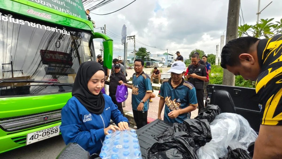 Malaysian_volunteers_end_Hat_Yai_flood_rescue_mission