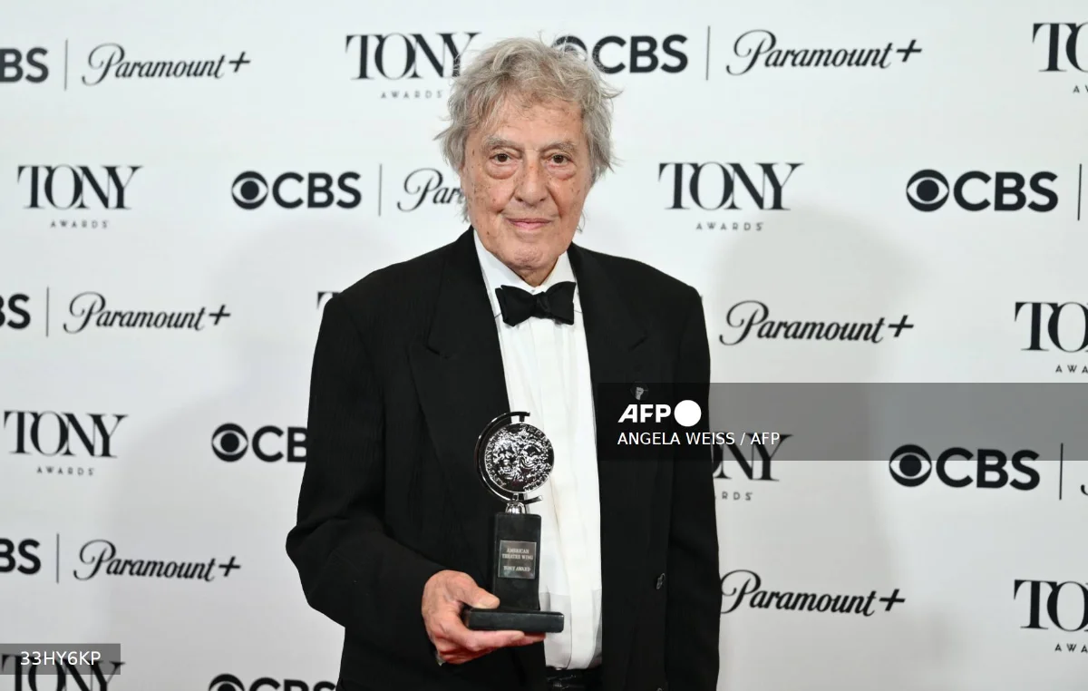 Oscar-winning_playwright_Tom_Stoppard_dies_peacefully_at_88