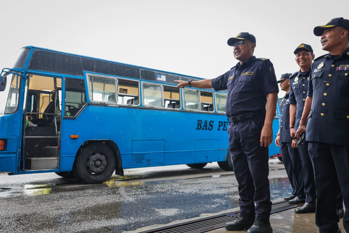 Factory bus driver arrested after five-kilometre chase in Penang Factory bus driver arrested after five-kilometre chase in Penang