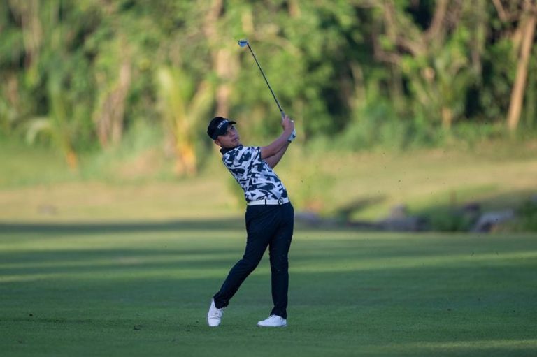 Hung Fires 65 to Lead Taifong Open with Tour Card on the Line