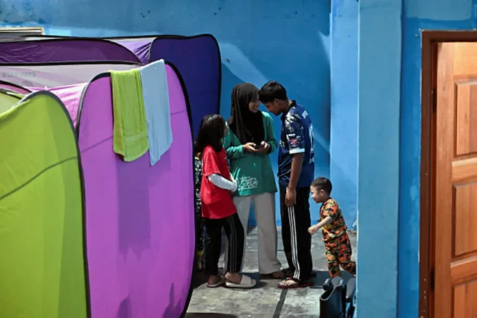 Flood evacuee numbers drop in most states but rise in Perak and Selangor Flood evacuee numbers drop in most states but rise in Perak and Selangor