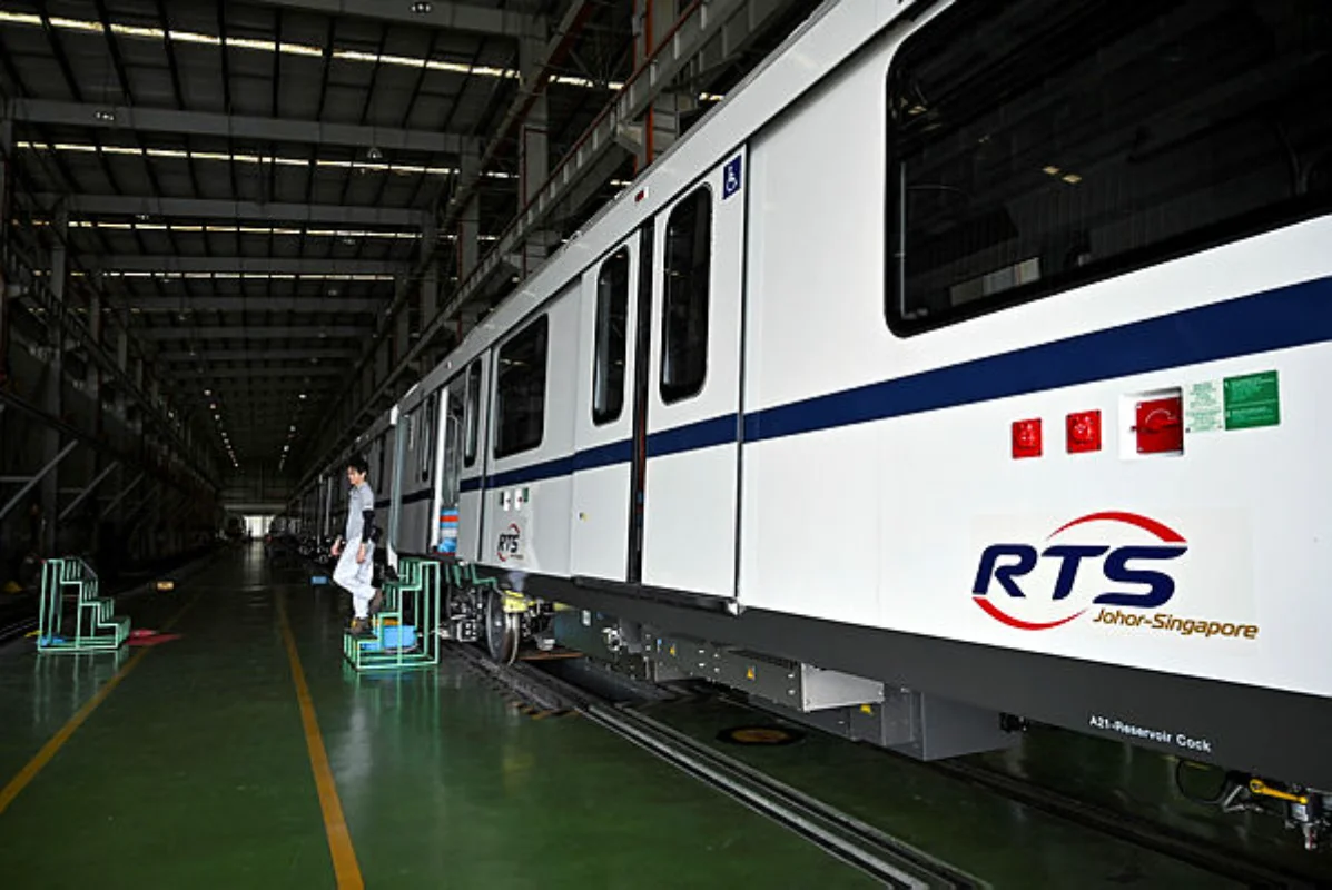 Tren pertama projek RTS Link tiba di Johor Bahru Tren pertama projek RTS Link tiba di Johor Bahru