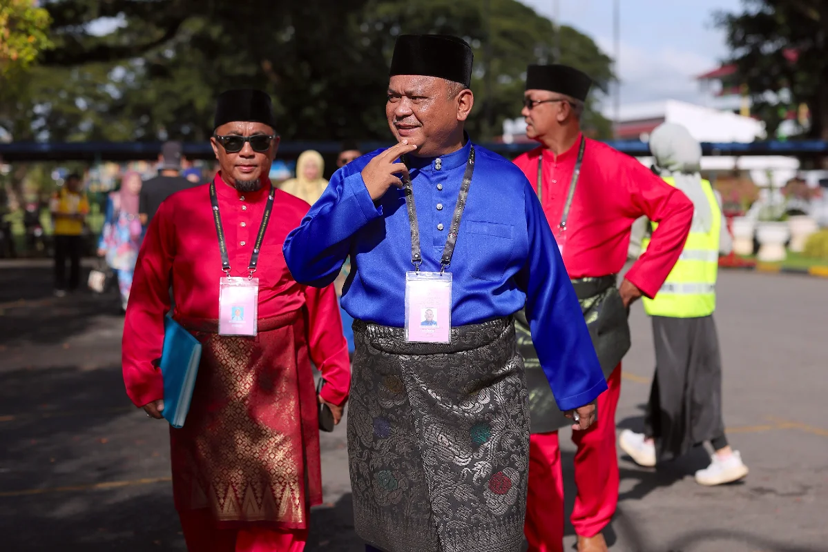 Traditional attire brings festive spirit to Sabah election nominations Traditional attire brings festive spirit to Sabah election nominations