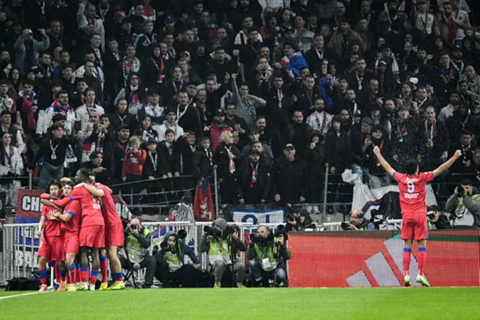 Neves scores late winner as PSG reclaim top spot in Ligue 1
