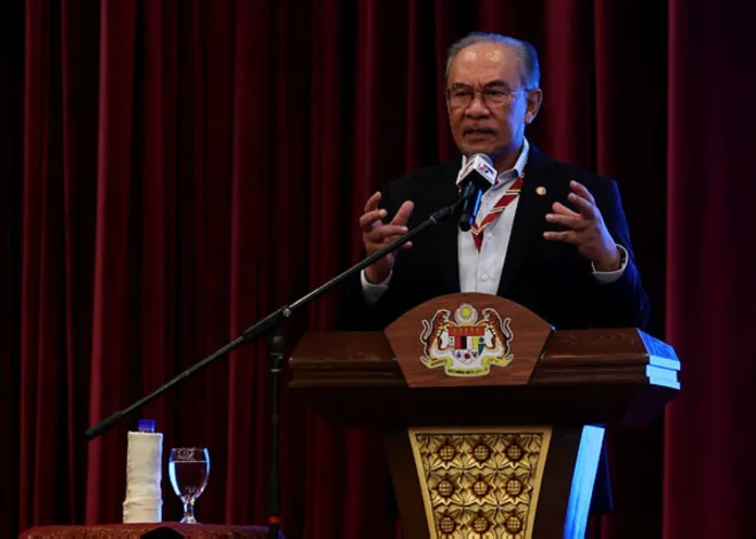 Anwar warns Malaysians against complacency in safeguarding national unity