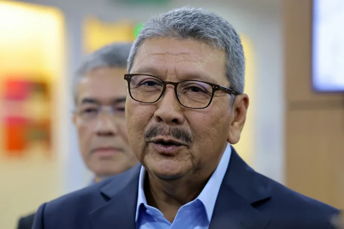 Penjawat awam tidak wajib pakai tali leher ketika bekerja dan mesyuarat Penjawat awam tidak wajib pakai tali leher ketika bekerja dan mesyuarat