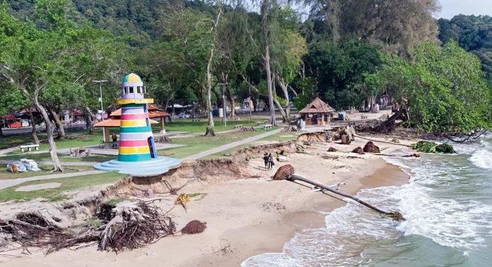 Pantai_Teluk_Batik_dan_Teluk_Senangin_dibuka_semula_kepada_orang_awam