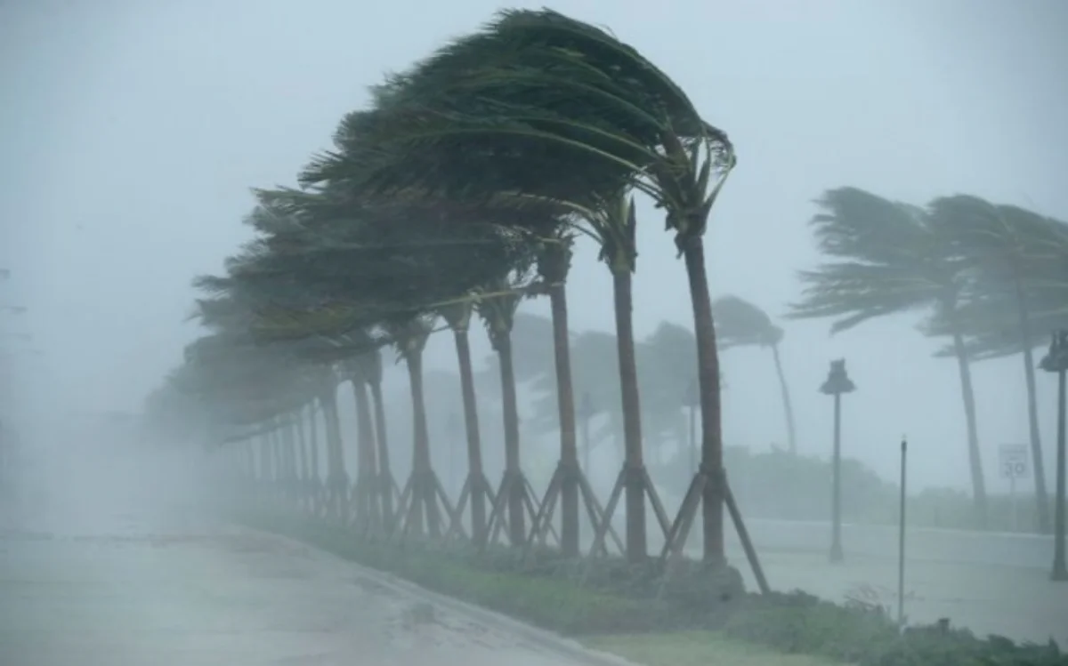 Police_warn_public_to_avoid_beach_activities_during_monsoon_season
