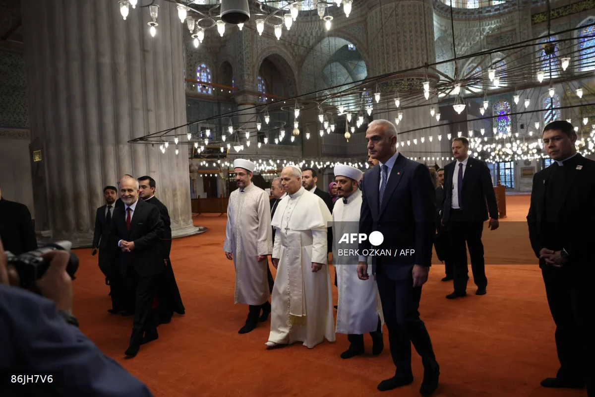 Pope_to_visit_Istanbul_s_Blue_Mosque_in_historic_interfaith_gesture