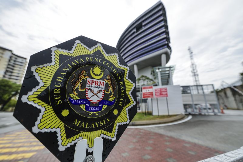 Police officer remanded for allegedly soliciting RM27,000 in bribes