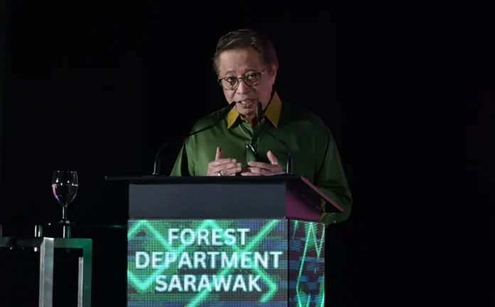 Sarawak galak kontraktor guna kayu sintetik untuk pembinaan lestari