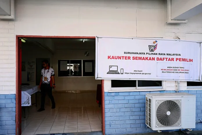 Security personnel begin early voting in Sabah state election