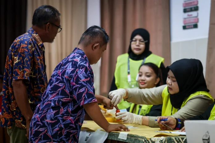 Semua_pusat_undi_PRN_Sabah_ditutup__60_94__keluar_mengundi