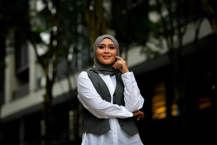 Siti Nordiana continue to champion Malaysian rhythms, returns with 'Ahai'
