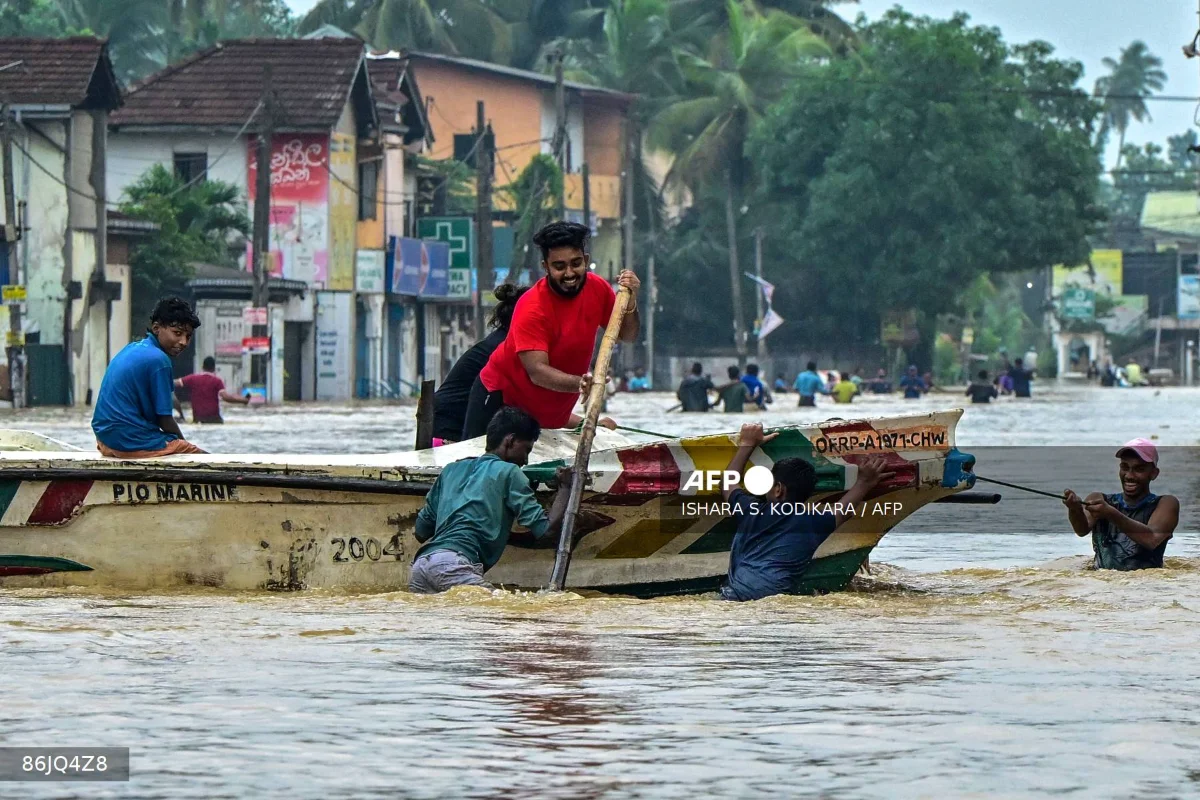 Sri_Lanka_declares_emergency_as_cyclone_death_toll_reaches_132