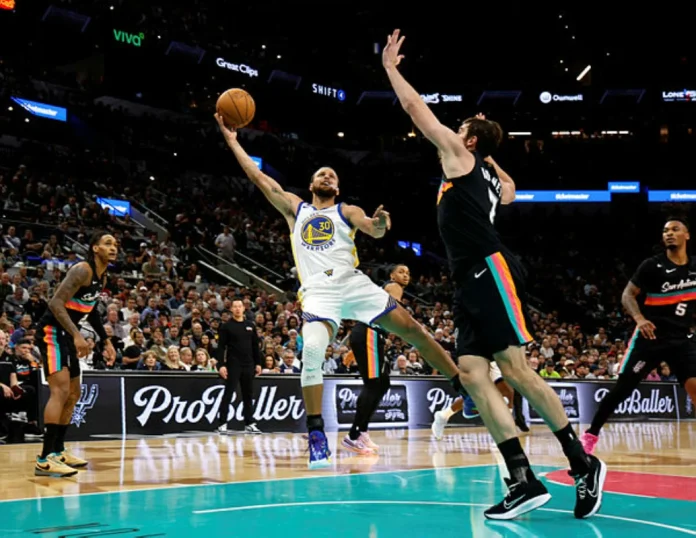 Curry's 46 points lead Warriors over Spurs as Thunder rout Lakers