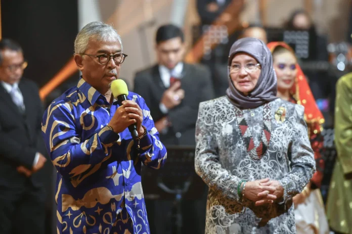 Sultan_Pahang_and_Tengku_Ampuan_grace_Sarawak_friendship_event_in_Kuching Sultan Pahang and Tengku Ampuan grace Sarawak friendship event in Kuching