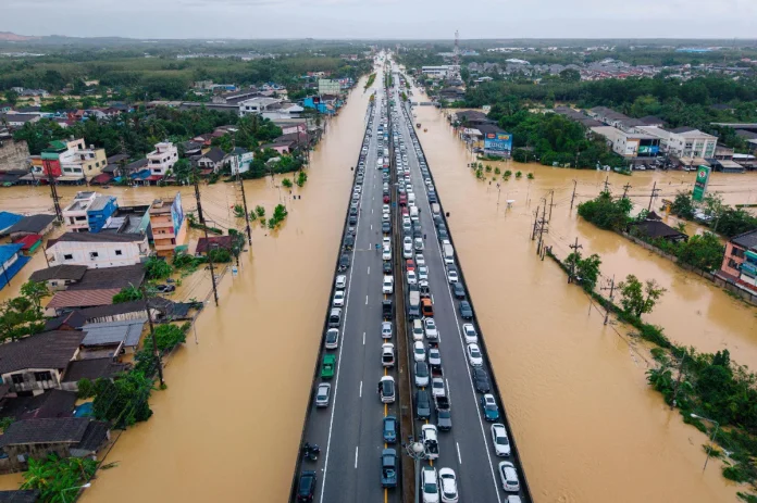 40 UUM students and lecturers stranded but safe in worsening Hat Yai floods 40 UUM students and lecturers stranded but safe in worsening Hat Yai floods