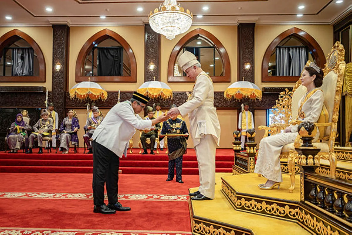 Sultan Nazrin berkenan kurnia Darjah Kebesaran, pingat kepada 30 penerima
