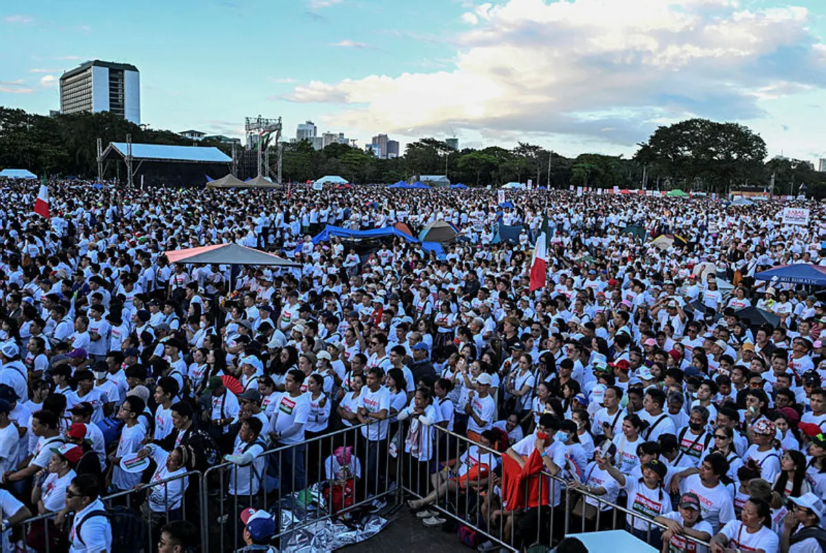 Thousands of anti-graft protesters take to streets of Philippines capital for second day Thousands of anti-graft protesters take to streets of Philippines capital for second day
