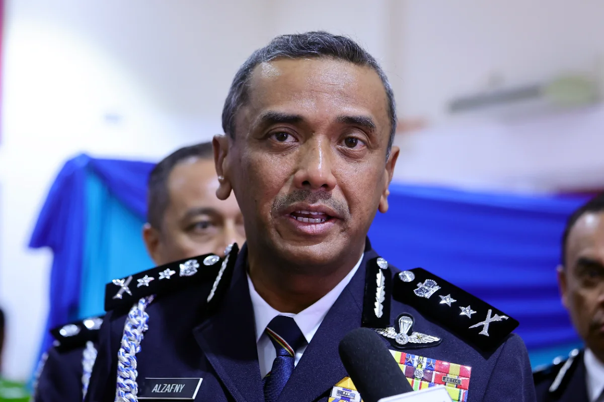 Three_arrested_including_two_Chinese_nationals_over_14_burglaries